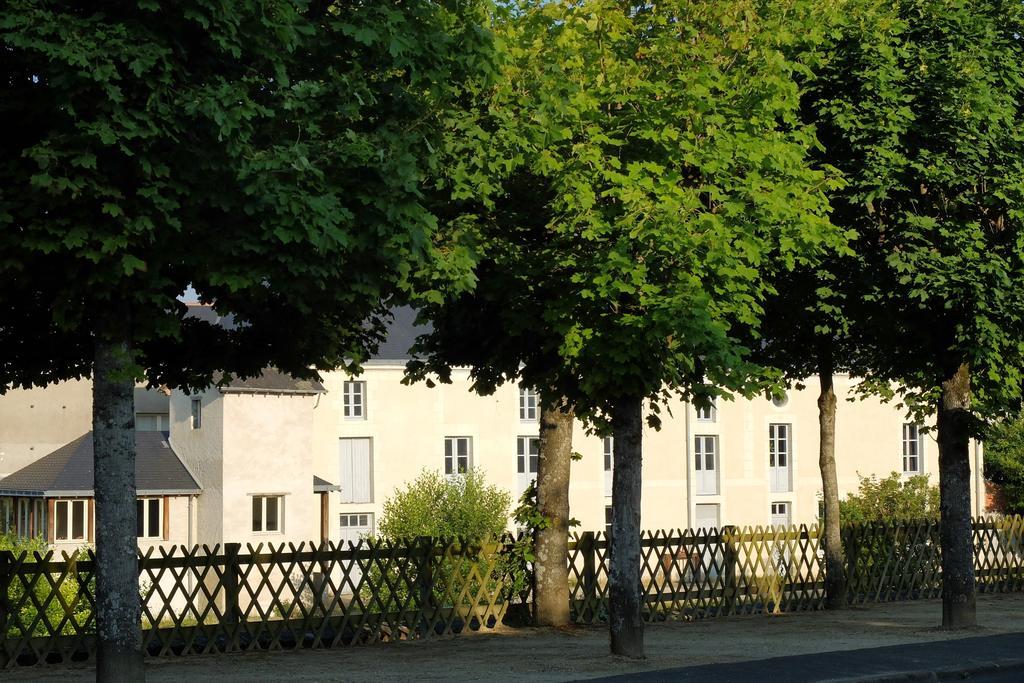 Gite Des Grands Moulins De Bauge Exteriér fotografie